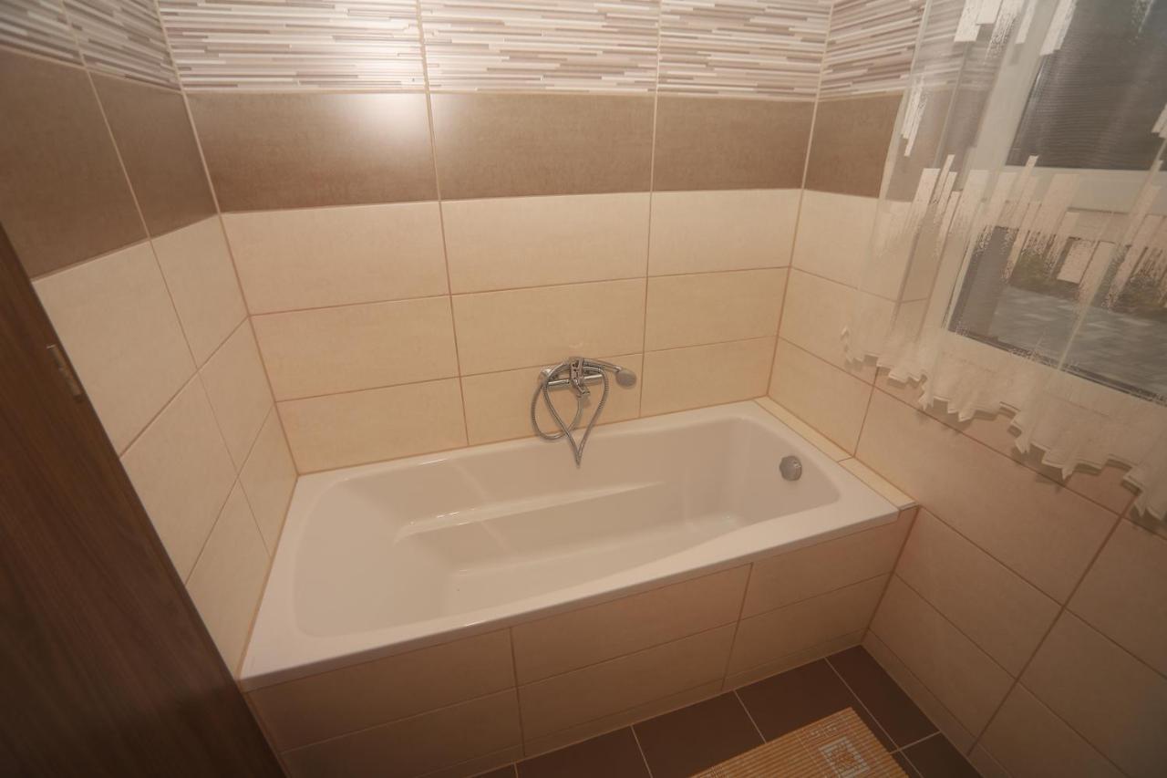 Adam Guesthouse I. Kecskemét Eksteriør bilde
